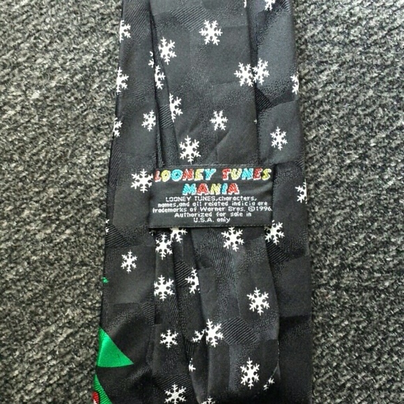 Looney Tunes Christmas Necktie - Picture 2 of 3